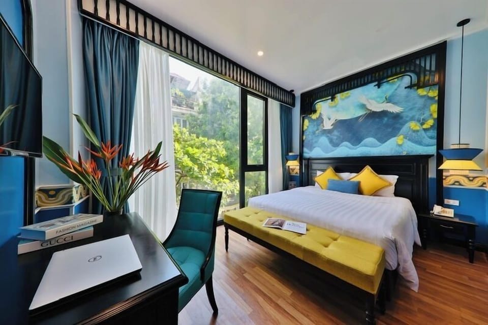 Junior City View | Hypo-allergenic bedding, minibar, in-room safe, individually decorated