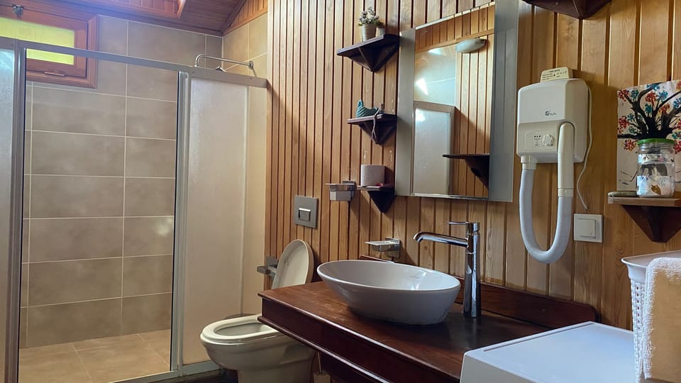 CANARIO FAMILY BUNGALOW HOUSE | Bathroom | Shower, hair dryer, towels, soap