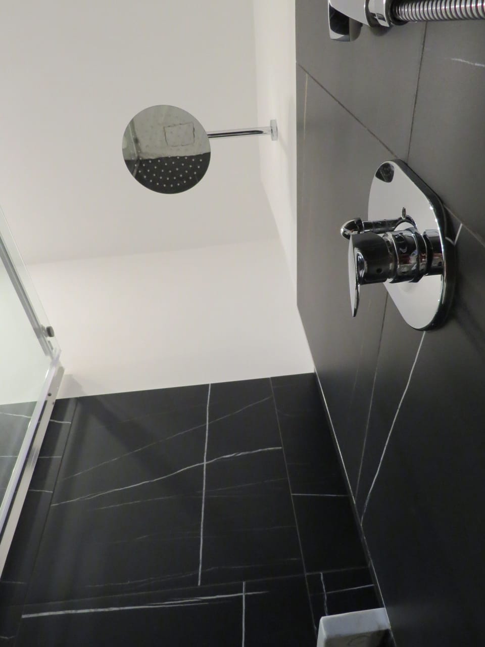 Deluxe Double Room | Bathroom | Shower, slippers, bidet, towels