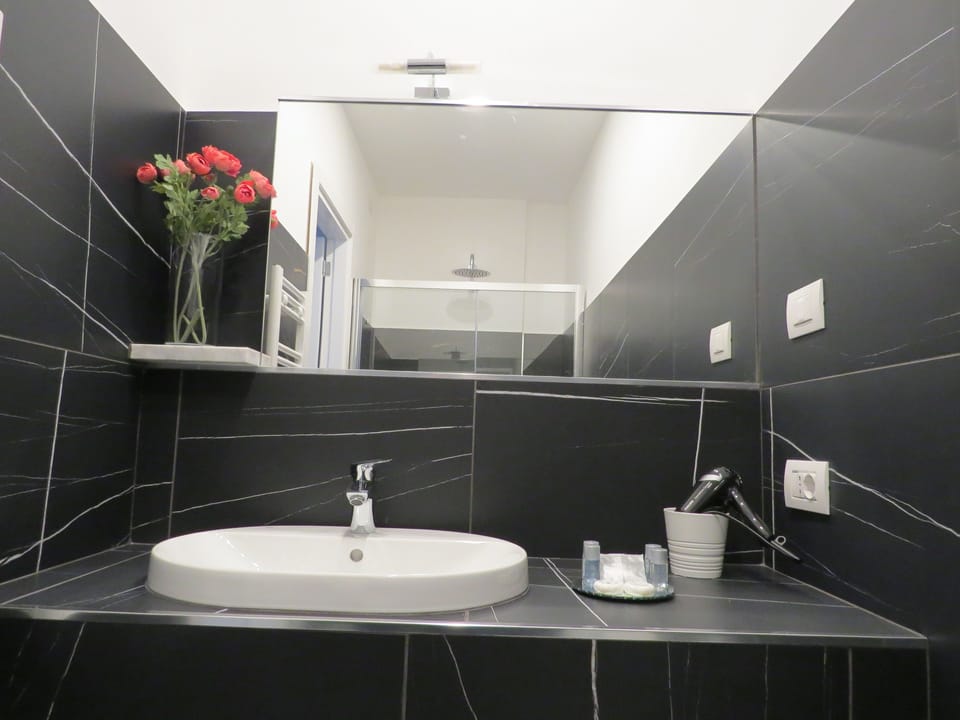 Deluxe Double Room | Bathroom | Shower, slippers, bidet, towels