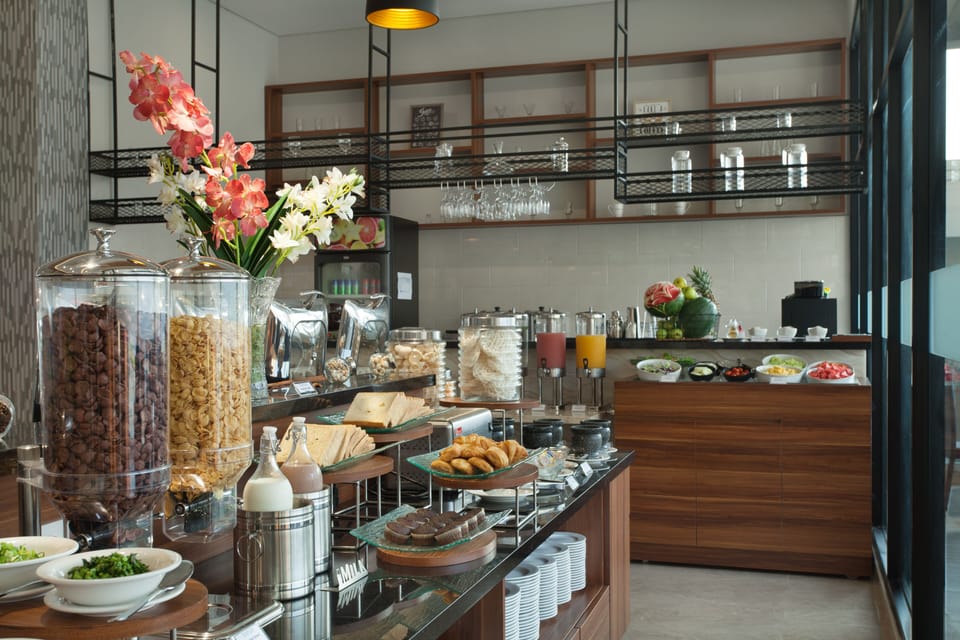 Daily buffet breakfast for a fee