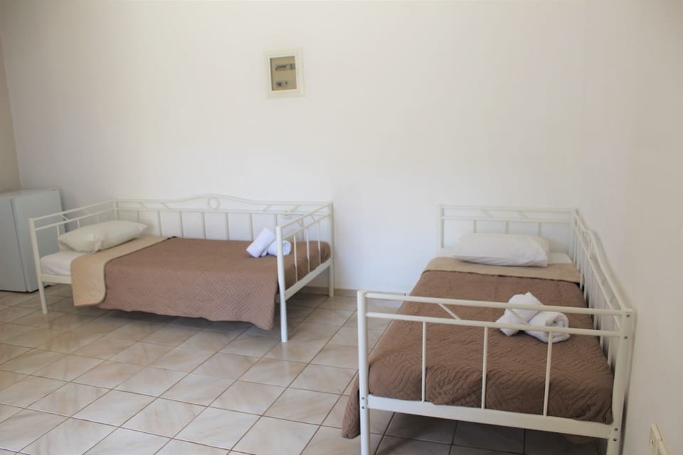 Family Room, 1 Bedroom, Non Smoking | Desk, WiFi (free), bed sheets