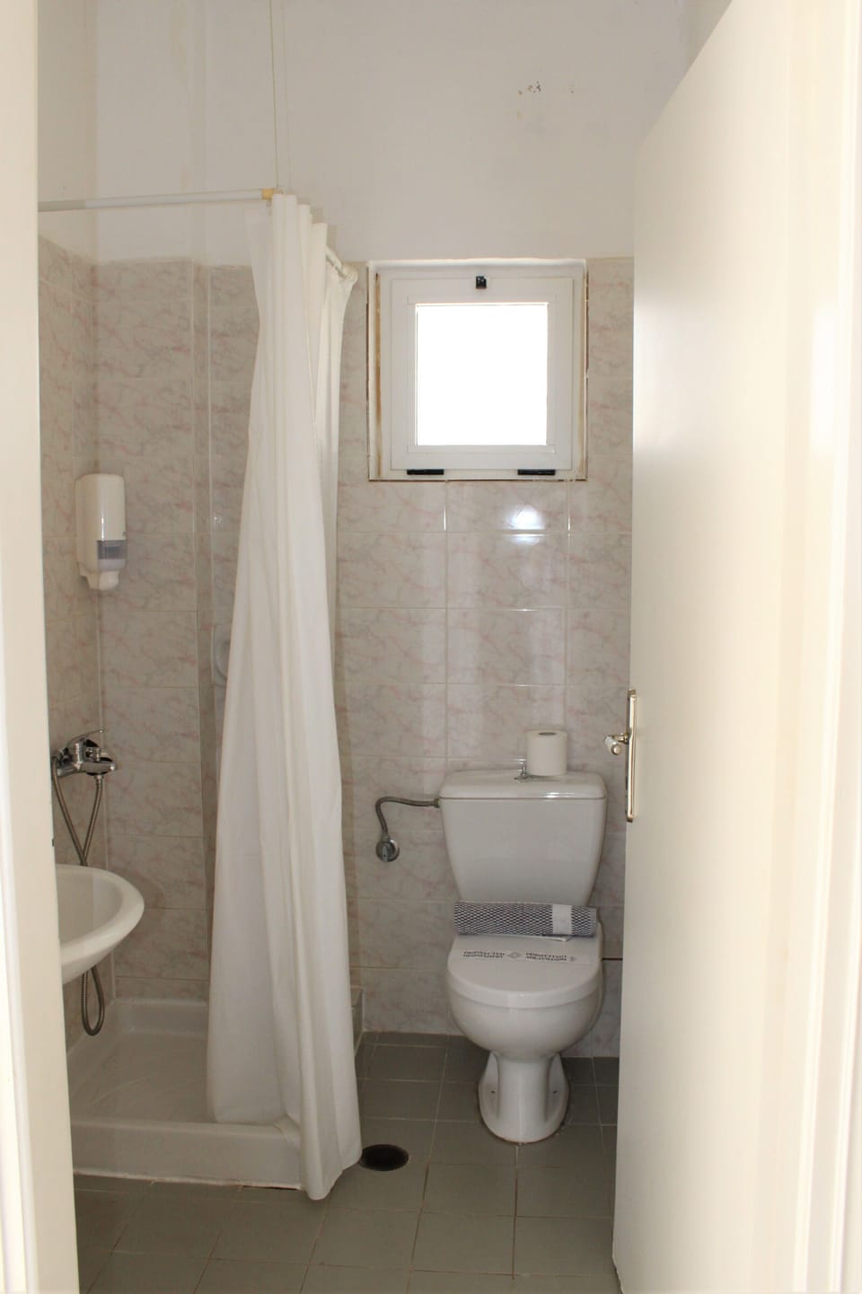 Family Room, 1 Bedroom, Non Smoking | Desk, WiFi (free), bed sheets