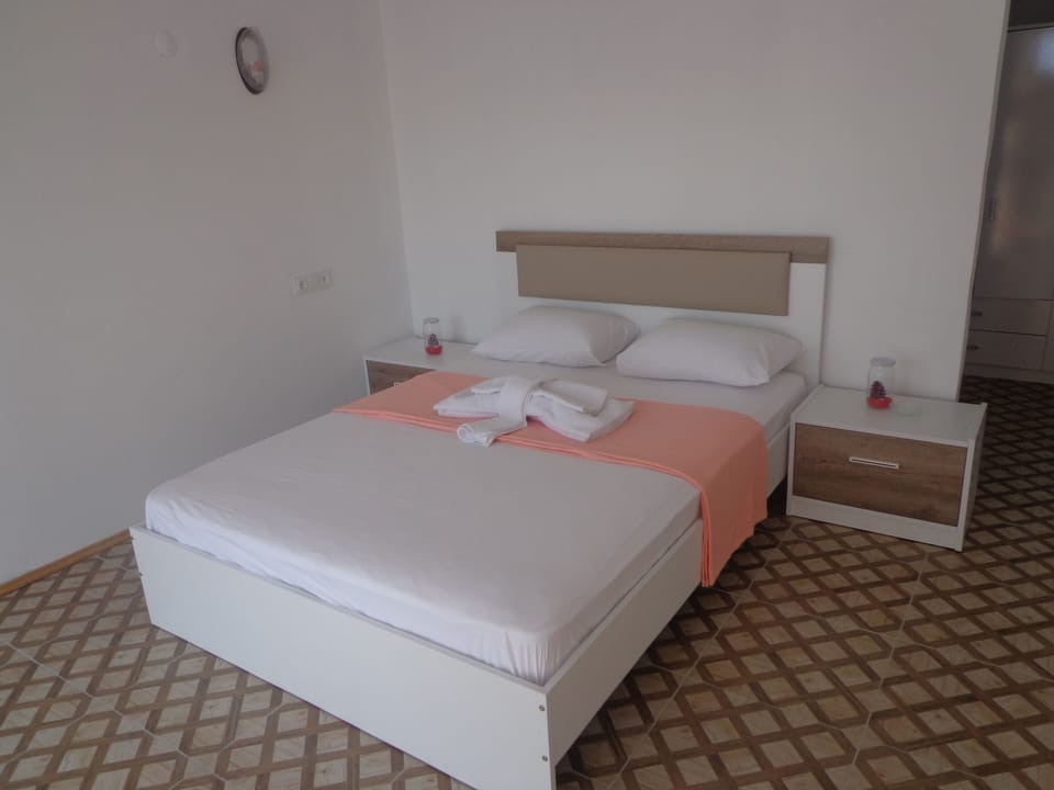 Standard Double Room, Sea View | Desk, free WiFi