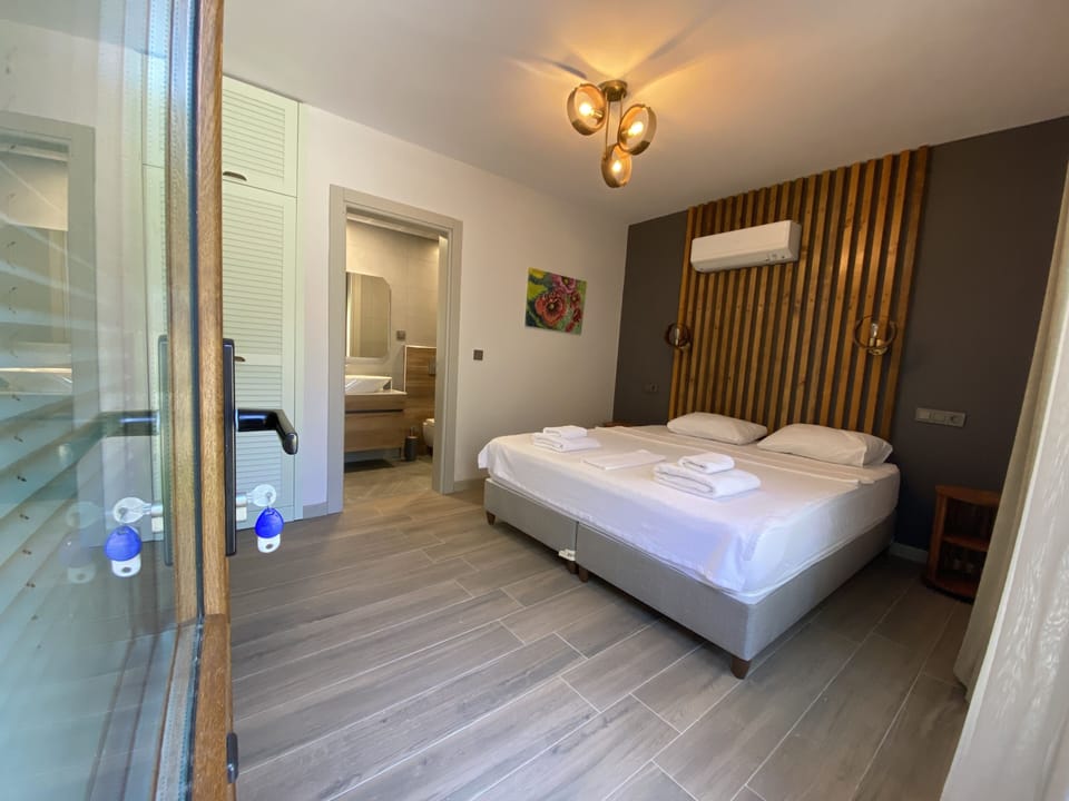 Standard Double Room | Free WiFi, bed sheets