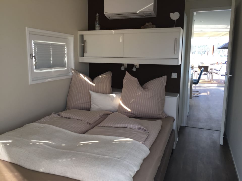 2 bedrooms, individually decorated, individually furnished