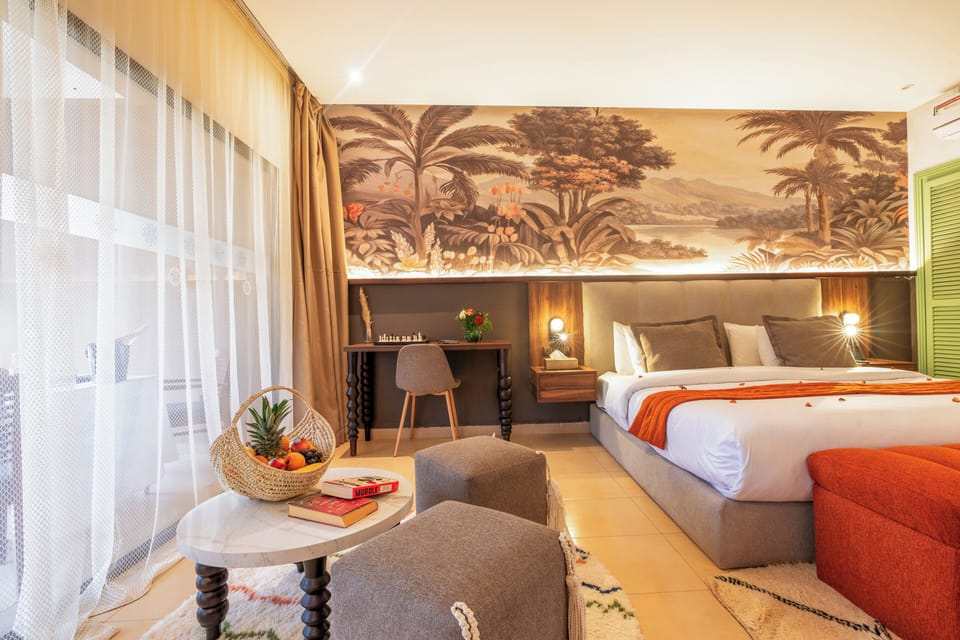 Luxury Suite | Free minibar, in-room safe, desk, blackout drapes