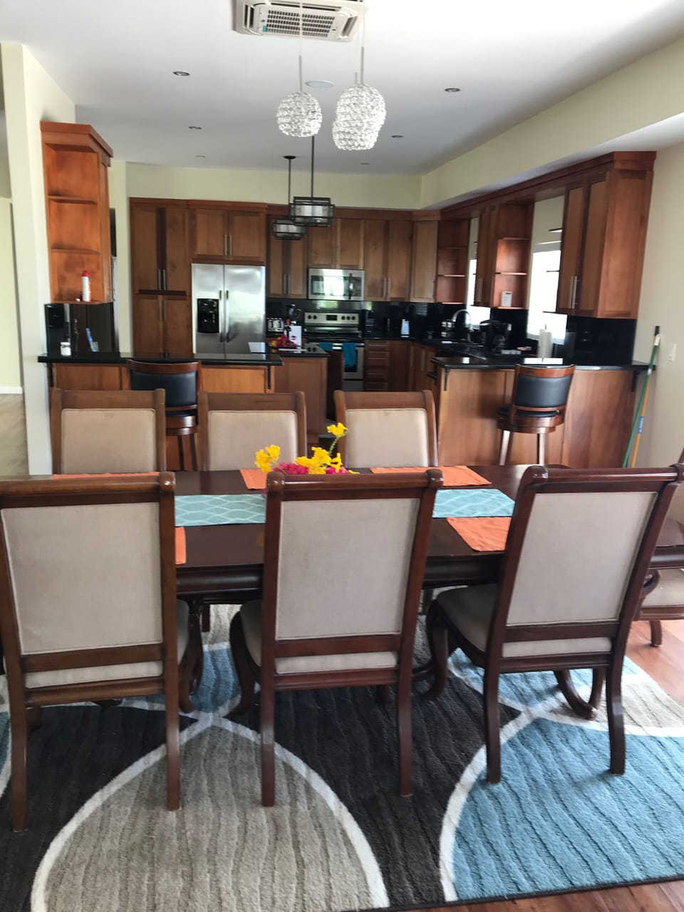 Full kitchen and Dining Room feel at home