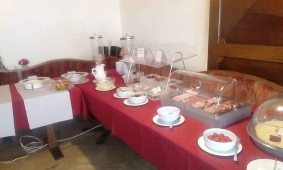 Daily buffet breakfast for a fee