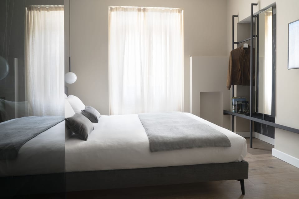 Deluxe Double Room | Minibar, individually decorated, individually furnished, soundproofing