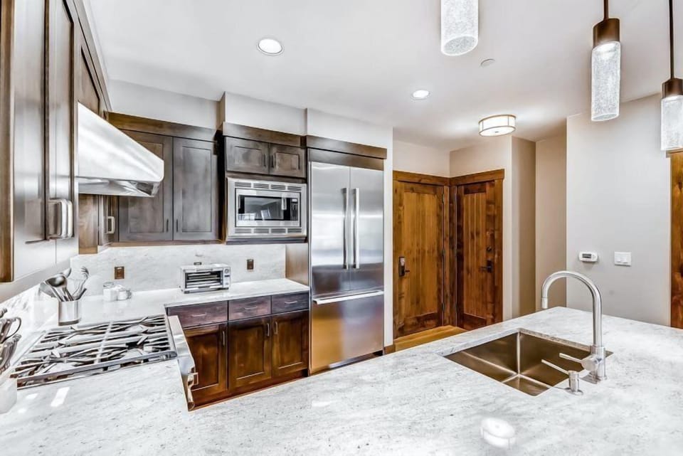 House (Breck_Water_House_6309) | 1 bedroom, iron/ironing board, WiFi (free), alarm clocks