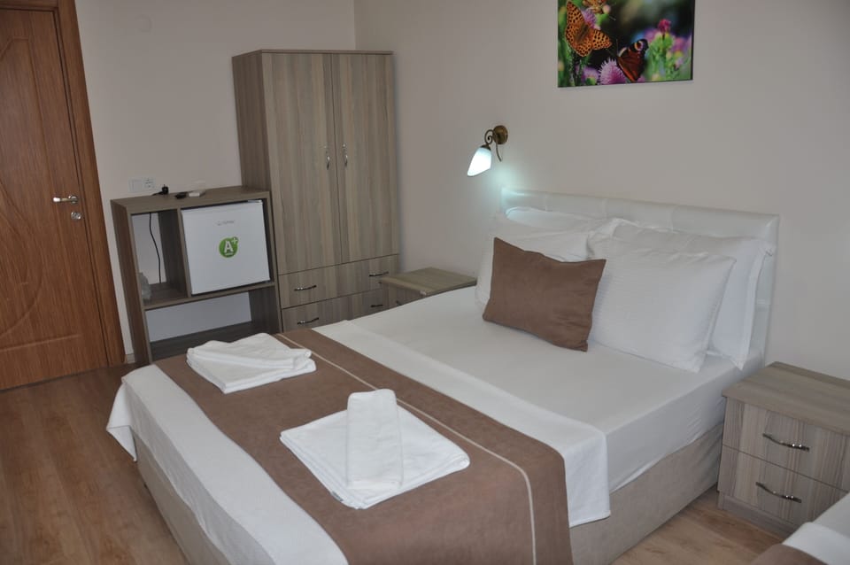 Premium bedding, desk, blackout drapes, soundproofing