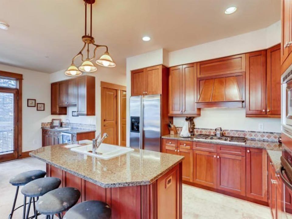 Condo (300-3_Lone_Eagle) | Private kitchen | Toaster, kitchen islands