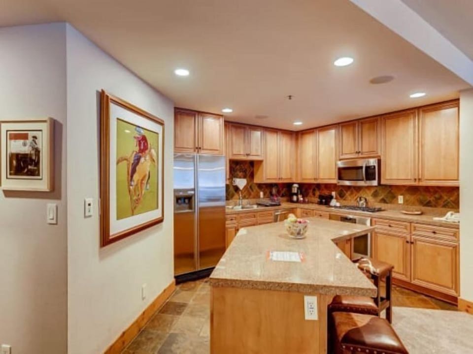 Condo (306-2_The_Timbers) | Private kitchen | Microwave, oven, toaster