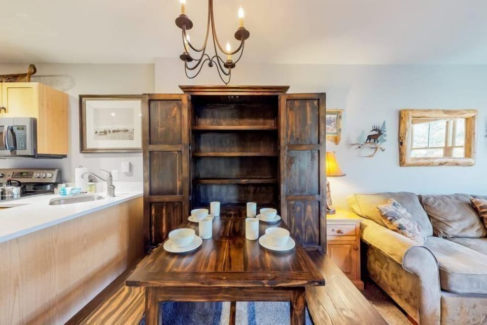 Condo (8351_Buffalo_Lodge) | In-room dining
