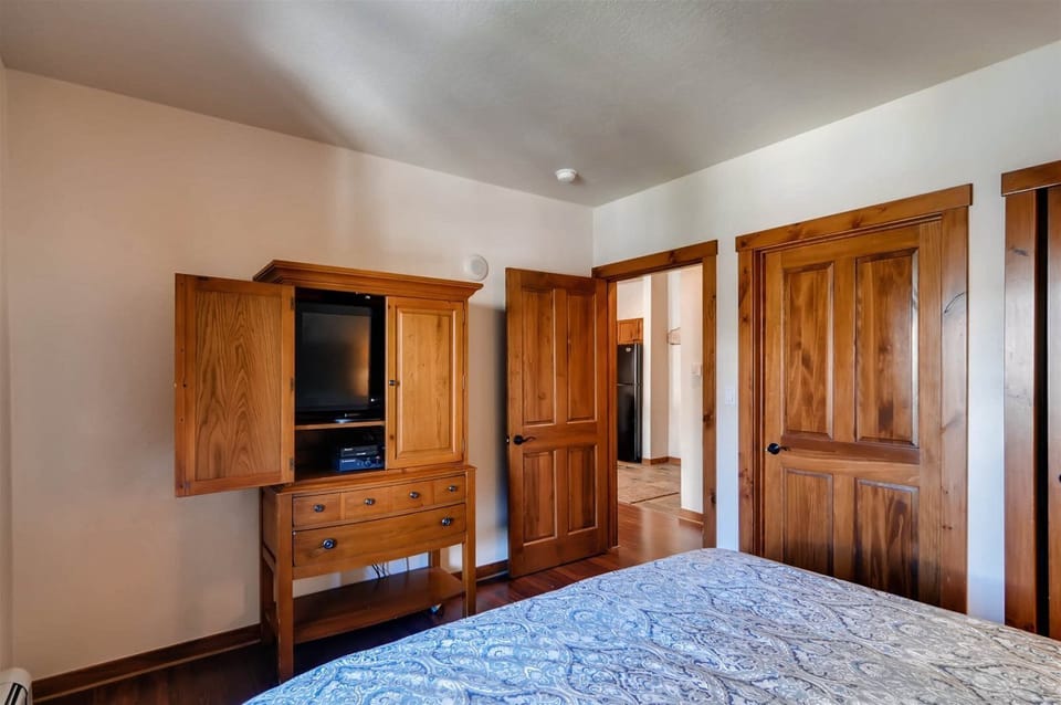 Condo (Breck_MainStStation_1307) | 1 bedroom, WiFi (free)