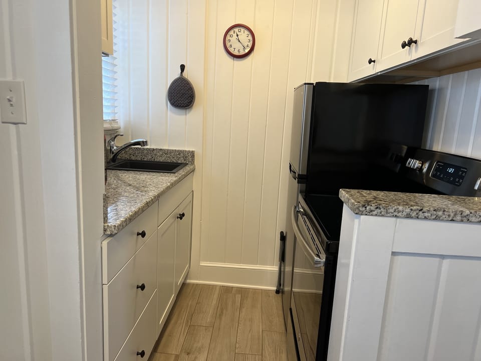 Full kitchen