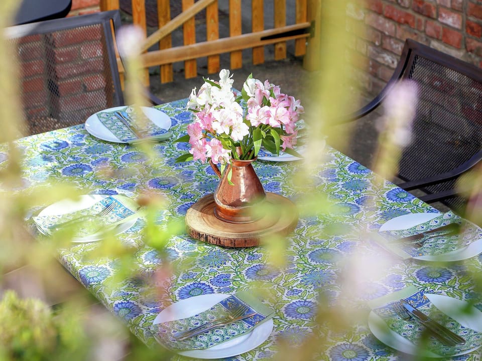 Sitting-out-area | Pilgrim Cottage, Hollingbourne