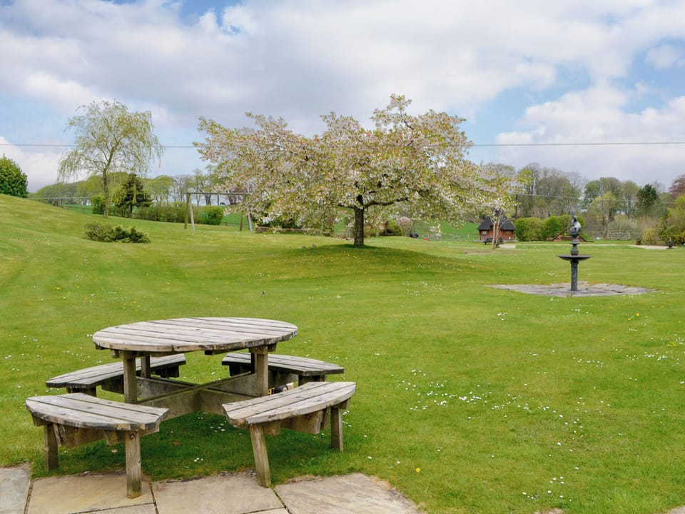 Stunning garden and grounds | Kinnelhook Holiday Cottage, Lochmaben, near Lockerbie