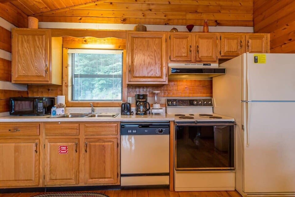 Fully Stocked Kitchen!