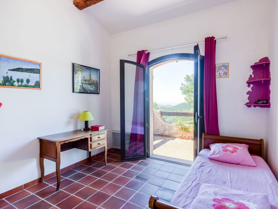Bedroom, Room, Property, Furniture, Bed, Building, Pink, Interior Design, House, Bed Sheet
