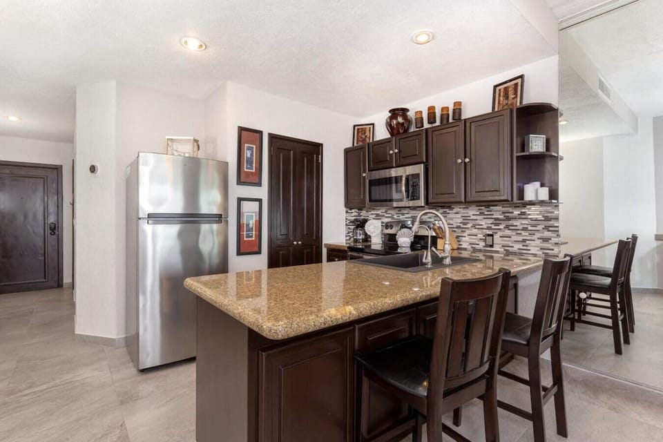 Full kitchen