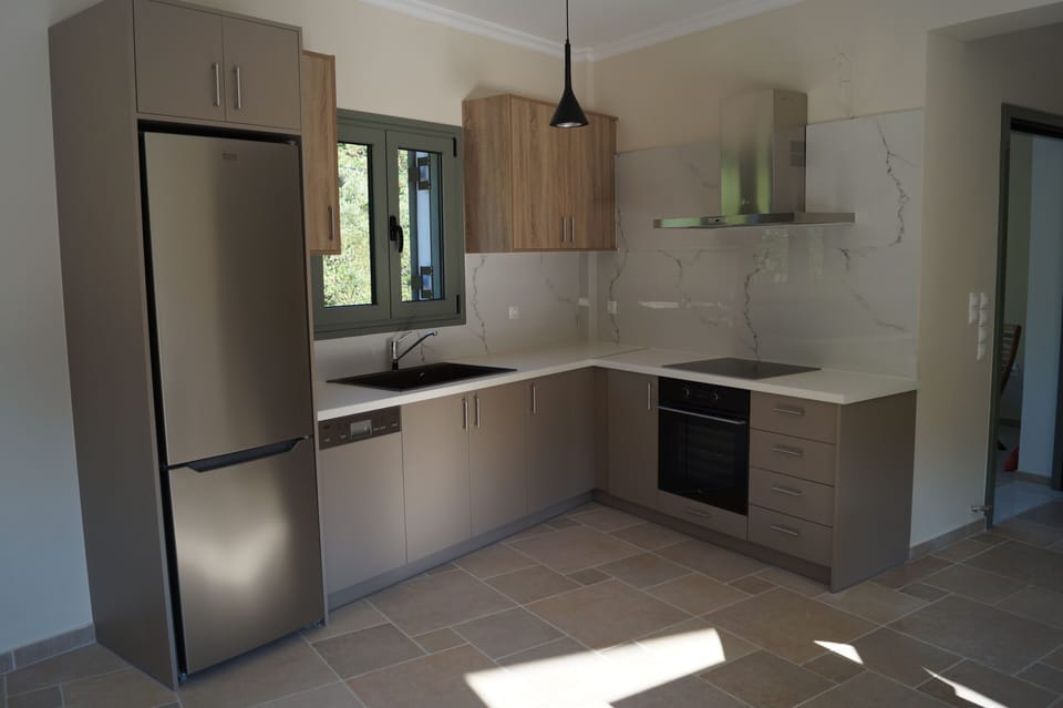House, 3 Bedrooms | Private kitchen | Full-size fridge, oven, stovetop, dishwasher