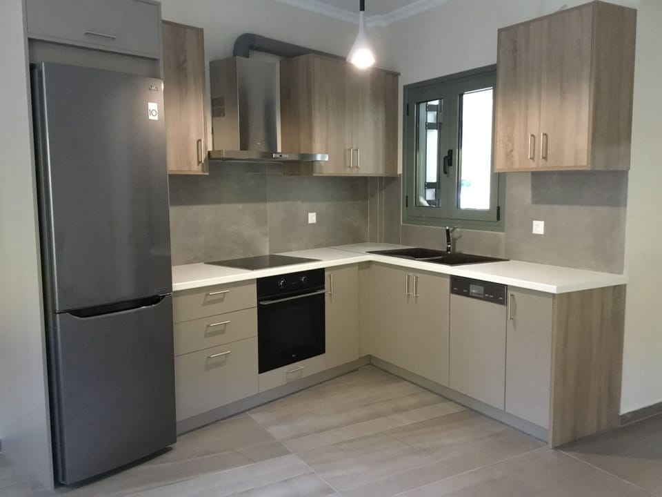 House, 3 Bedrooms, Garden View | Private kitchen | Full-size fridge, oven, stovetop, dishwasher