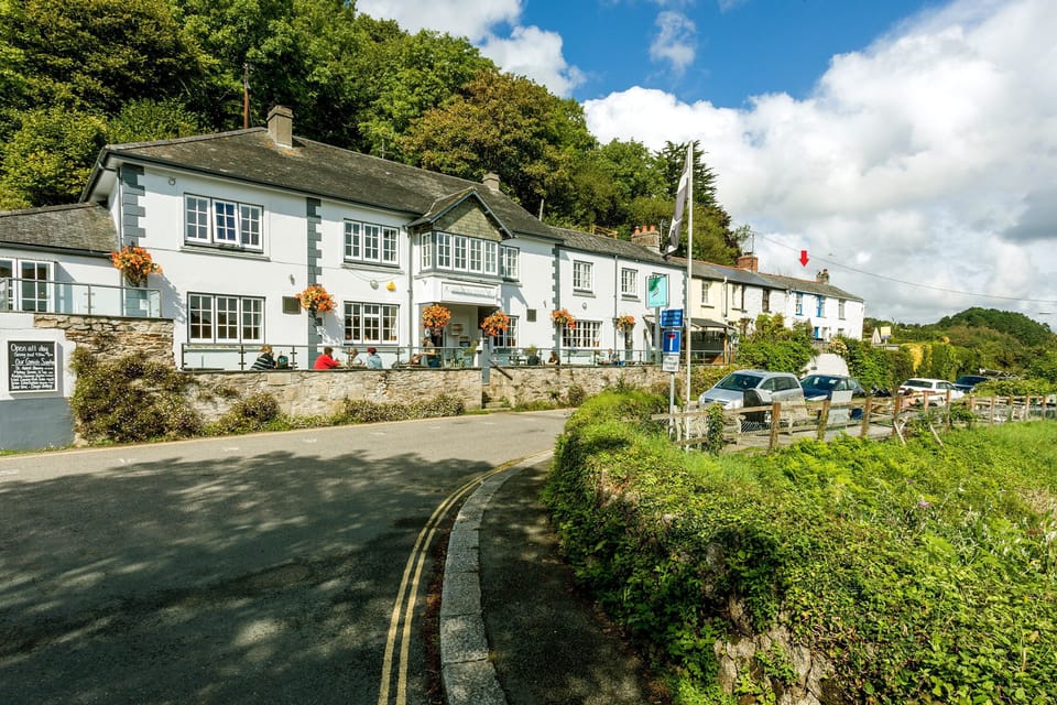 The cottage is just three doors down from the Heron Inn