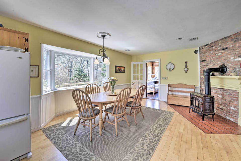 Dining Area | Gas Fireplace