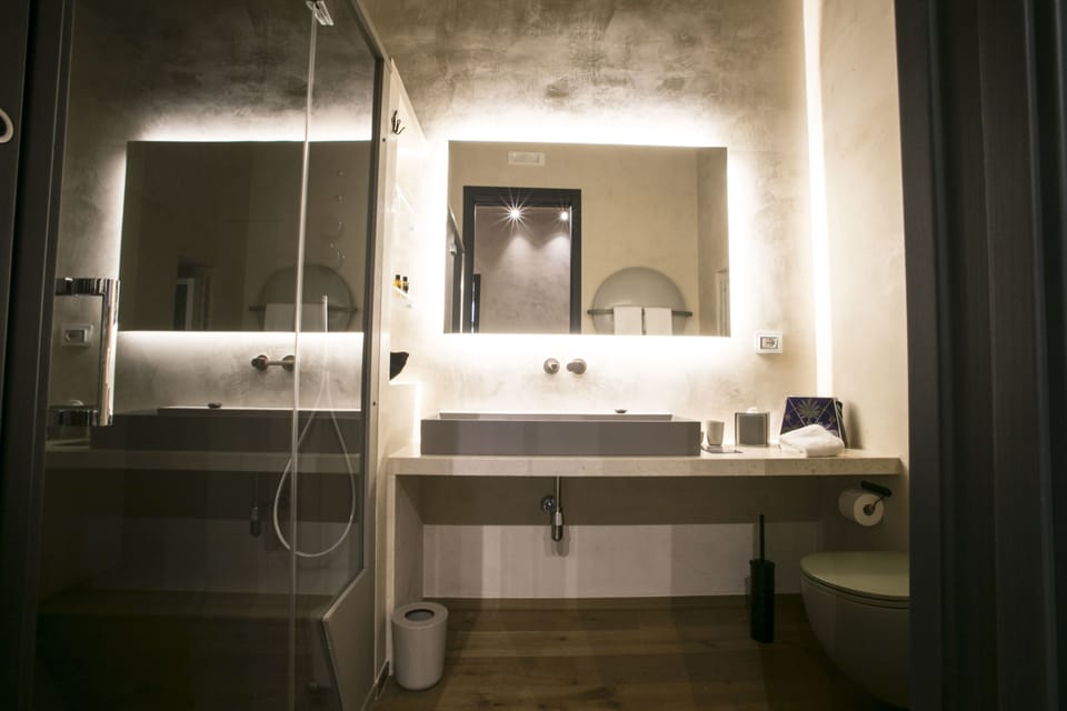 Suite | Bathroom | Shower, rainfall showerhead, designer toiletries, hair dryer