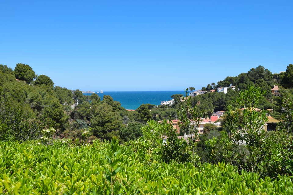 Two bedroom terraced house with sea view. With community garden and pool. BEGUR