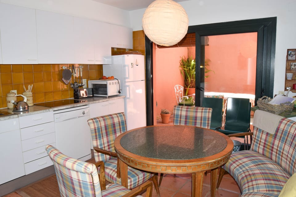 Two bedroom terraced house with sea view. With community garden and pool. BEGUR