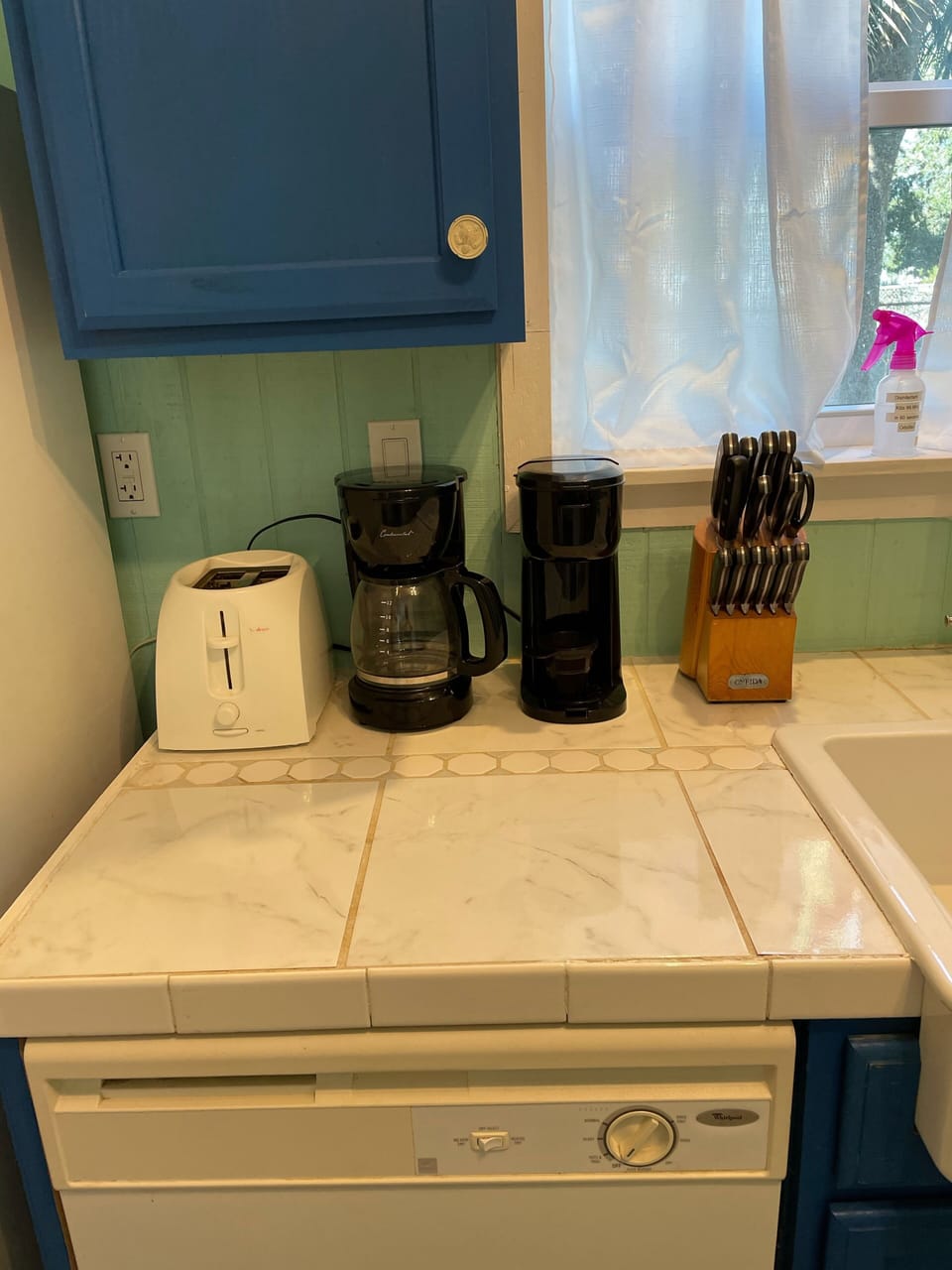Coffee serving options: regular or pods