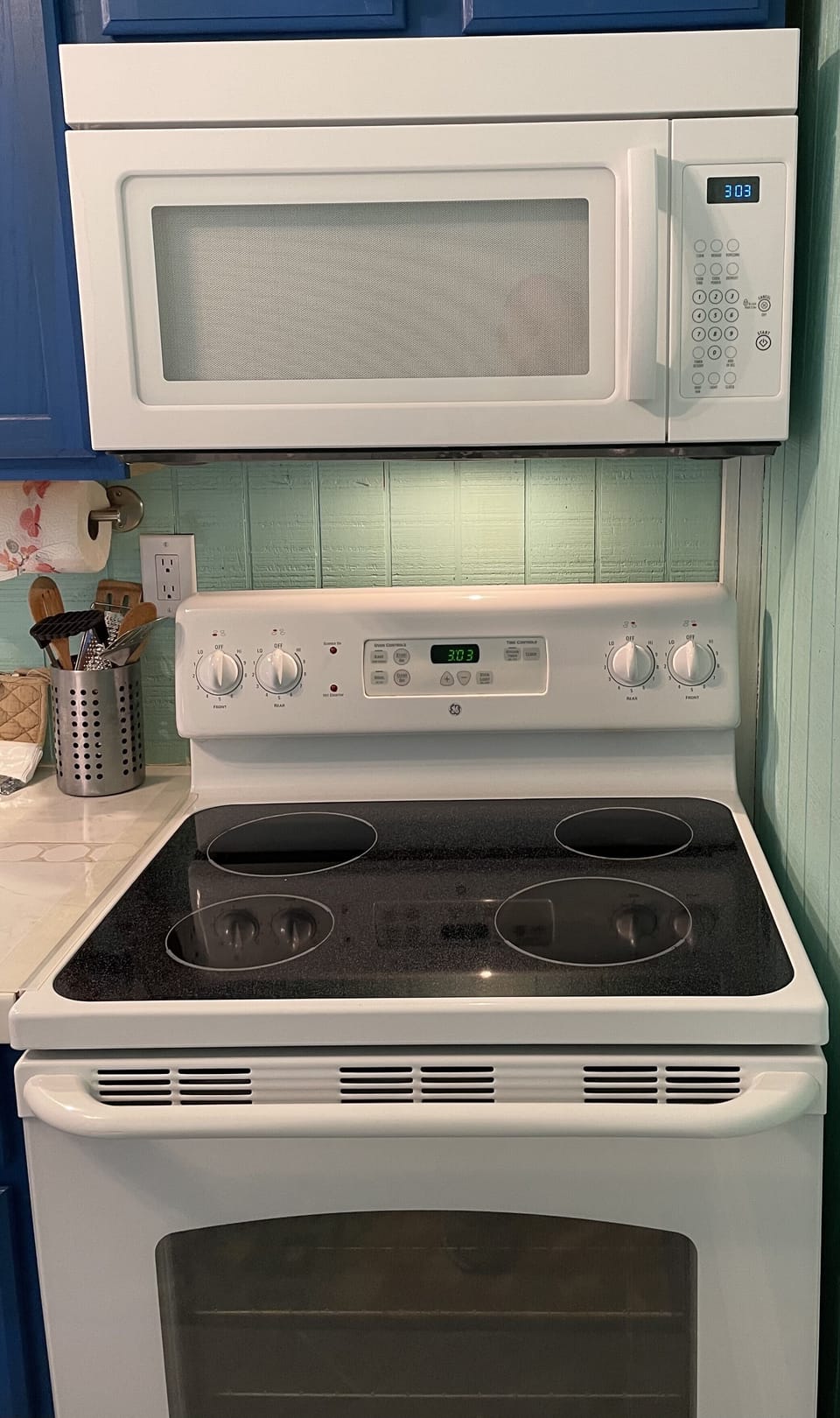 Electric range and microwave 