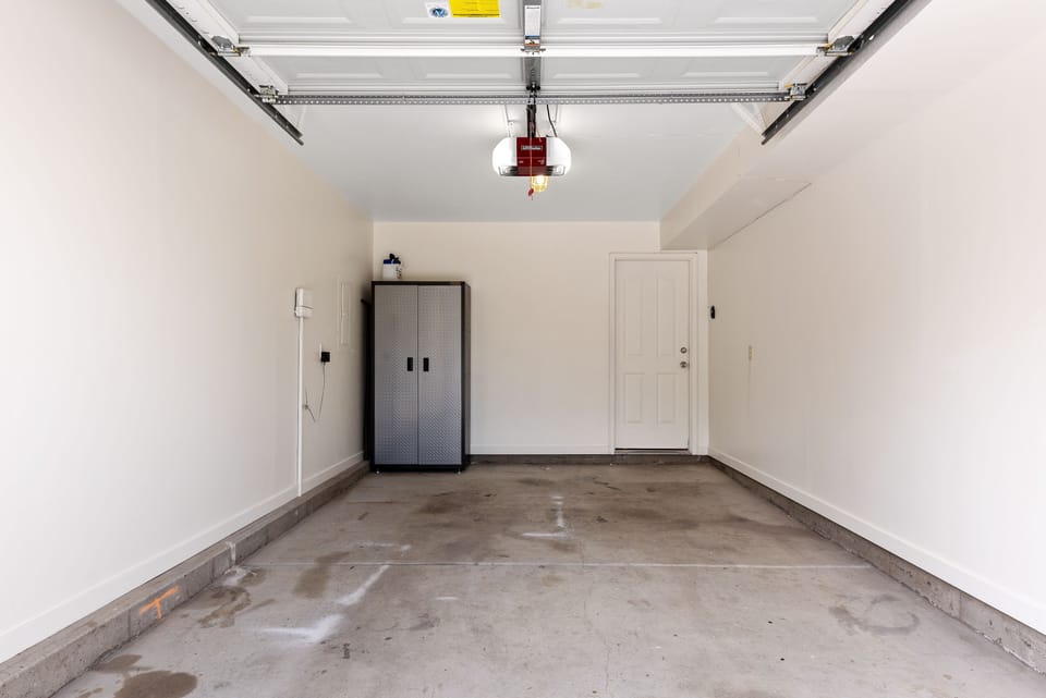 Park your car in this clean 1 car garage, plus parking avialable in the driveway