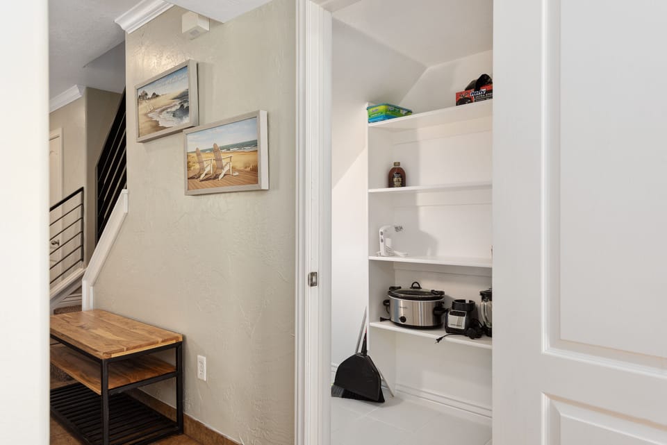Walk in pantry