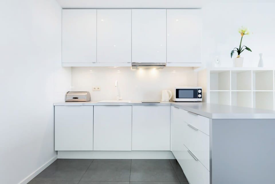 Fully equipped kitchenette. 