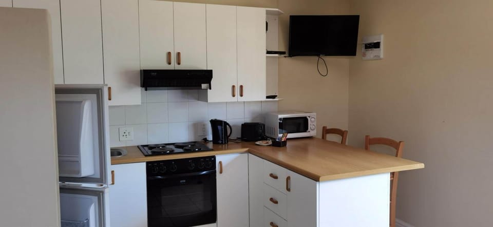 Fridge, microwave, coffee/tea maker, cookware/dishes/utensils
