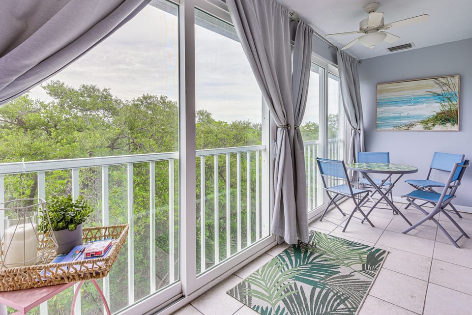 Screened-In Porch | Bay View