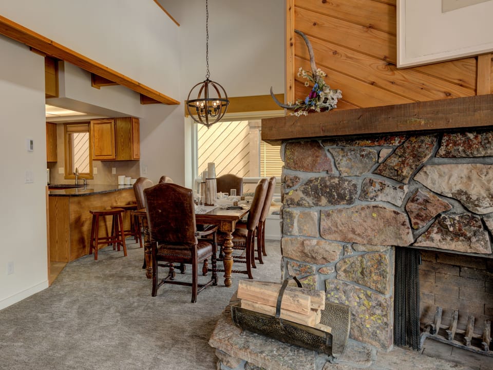 Beaverhead 1404, Dining, 4