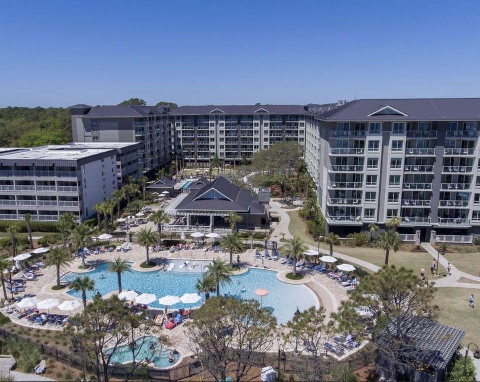 Use Hilton Ocean Oaks amenities, including boardwalk access to beach. 
