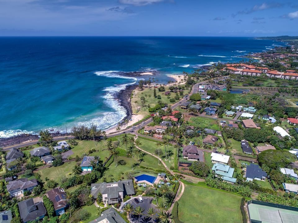 Less than a 5 minute walk to Brennecke's beach and Poipu Beach.