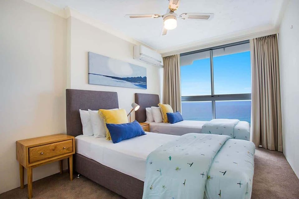 Bedroom 2 - 2 single beds