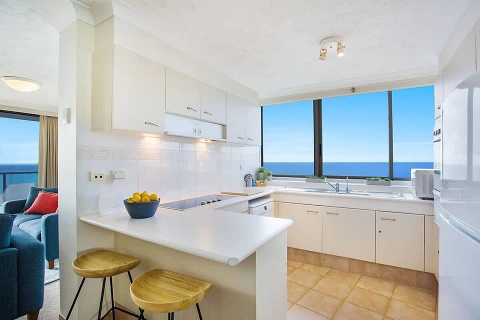 Full kitchen