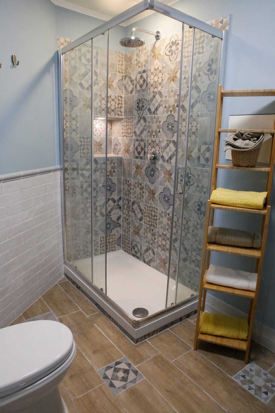 Deluxe Quadruple Room, Multiple Beds | Bathroom | Shower, rainfall showerhead, free toiletries, hair dryer