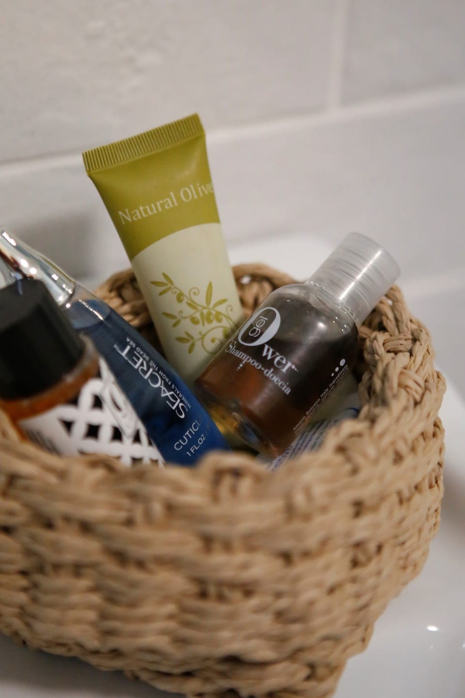 Shower, rainfall showerhead, free toiletries, hair dryer