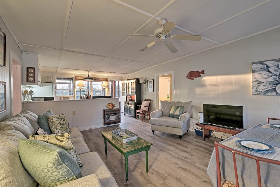 Living Room | Pets Welcome w/ Fee