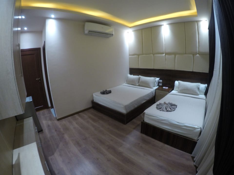 Deluxe Twin Room | Egyptian cotton sheets, premium bedding, memory foam beds, minibar