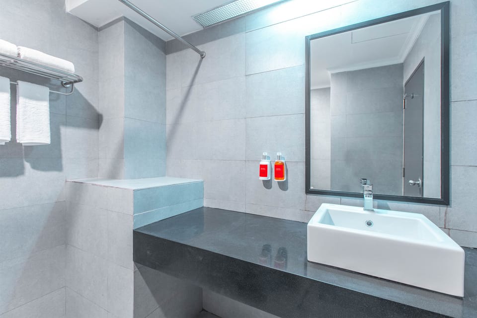 Bathroom sink